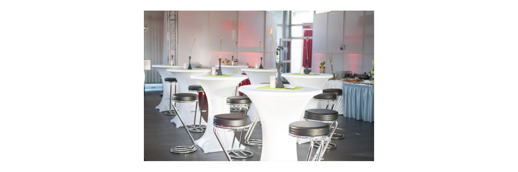How stable are foldable high tables for events? - 